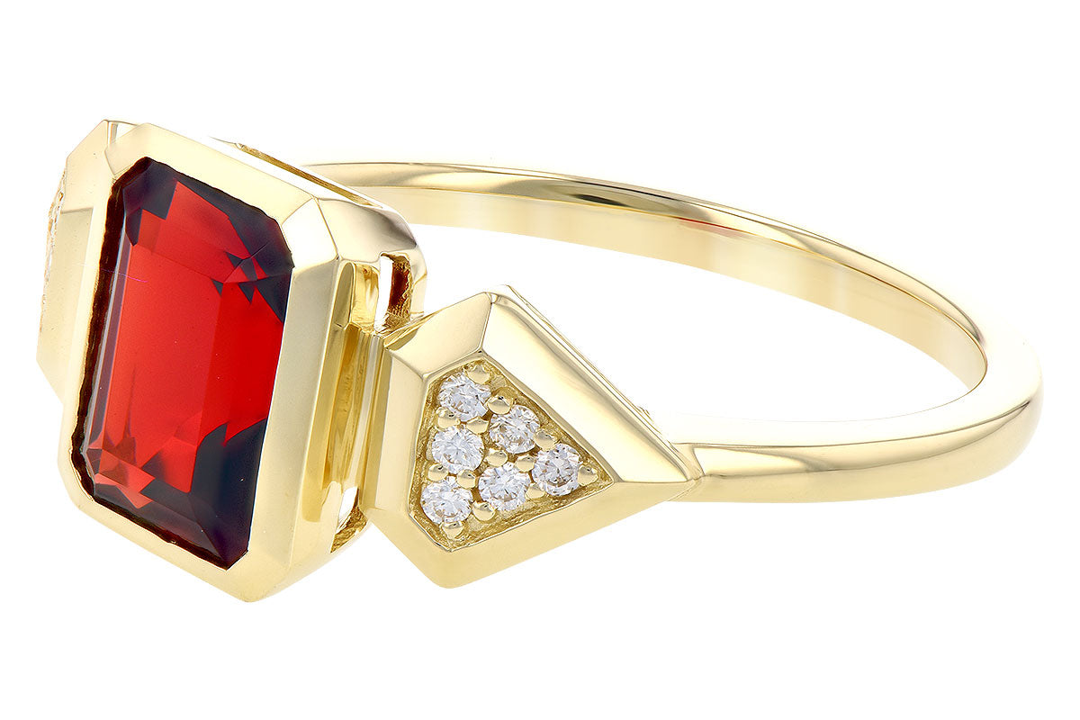 14 Karat Yellow Gold Ladies Ring with Emerald Shape Garnet Gemstone, Round Shape Natural Diamond Accents