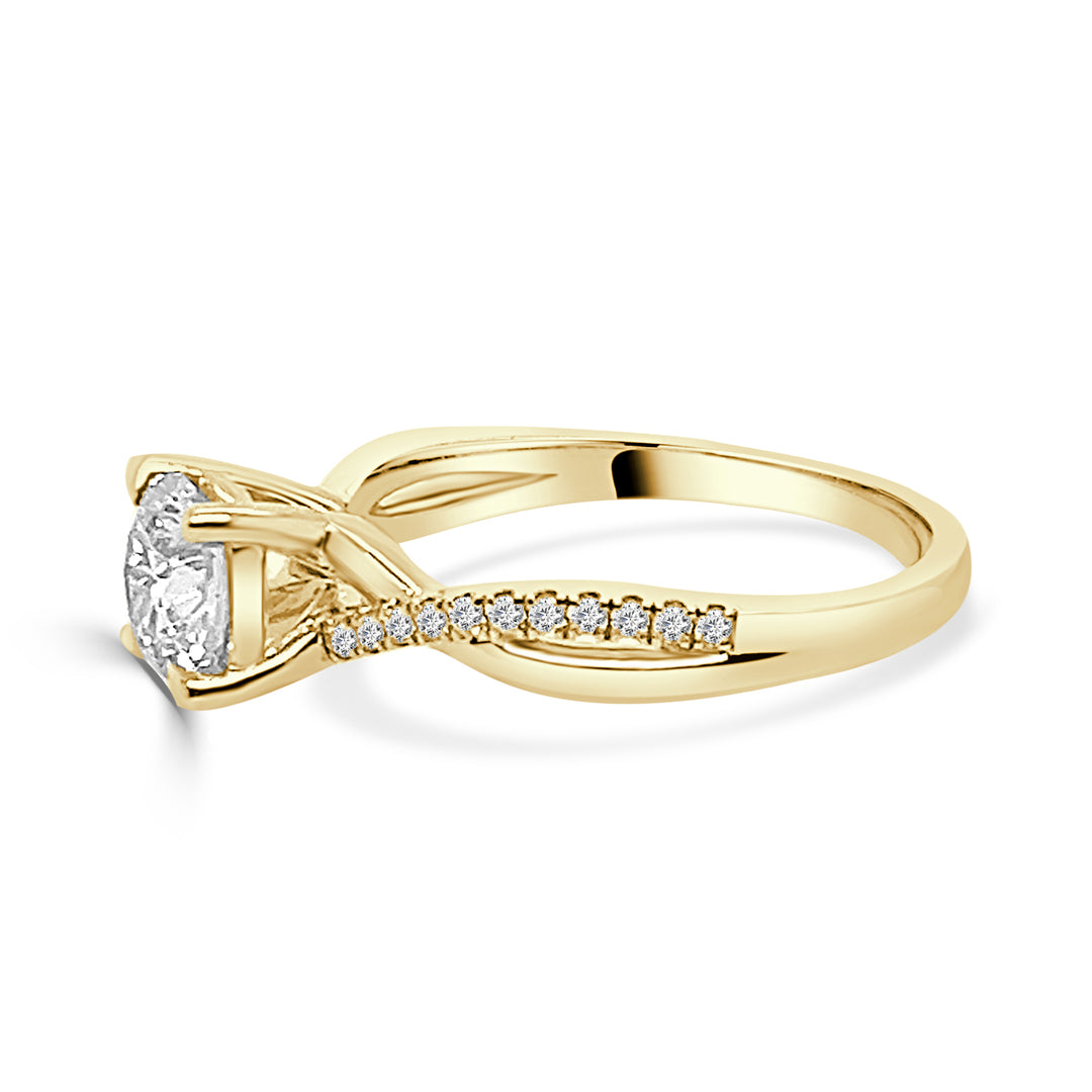 Classic Elegance: 14 Karat Yellow Gold Round Shape Lab Diamond Engagement Ring