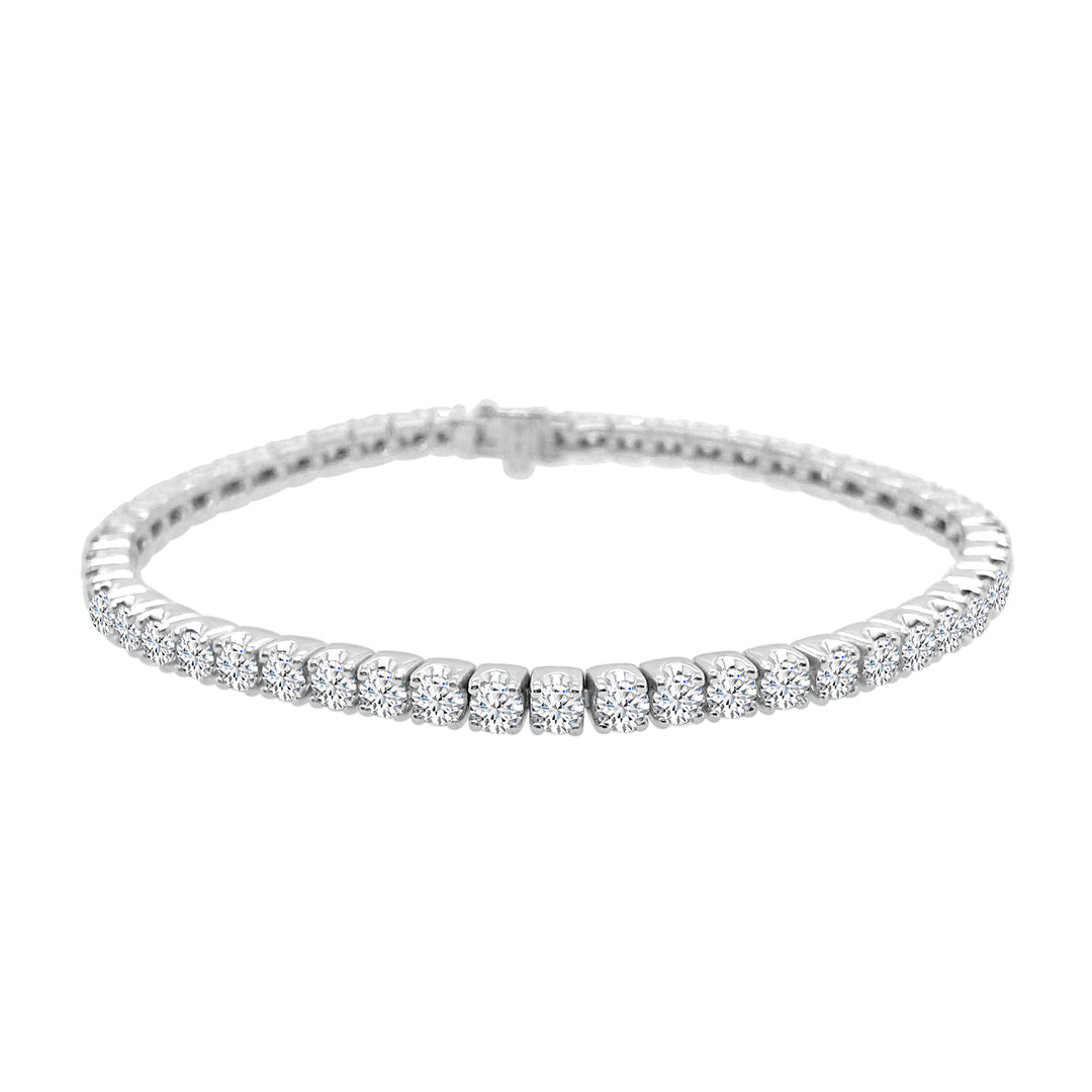 Dazzling Brilliance: Elegant 14 Karat White Gold Bracelet adorned with Natural Diamond Accents