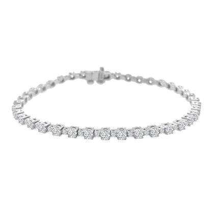 Exquisite 14 Karat White Gold Bracelet with Natural Diamond 2.97
