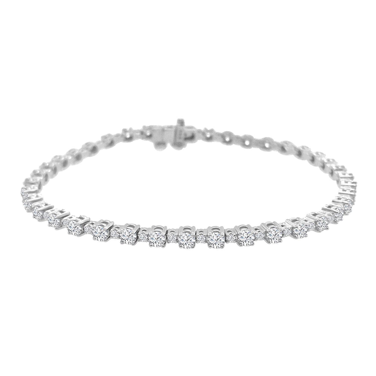 Exquisite 14 Karat White Gold Bracelet with Natural Diamond 2.97