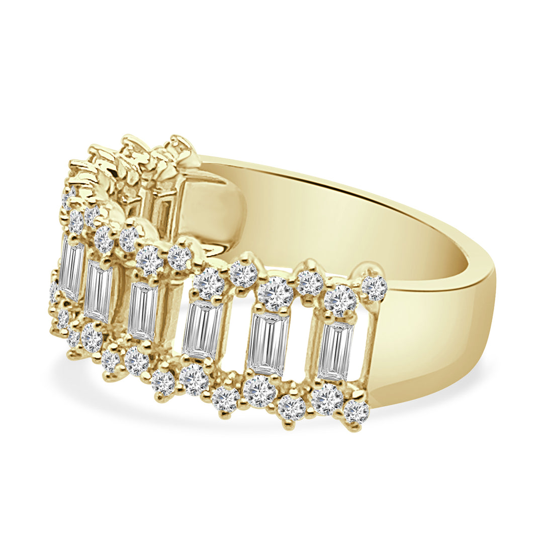 Regal Radiance: Baguette and Round Diamond 14K Yellow Gold Ring with Natural Diamonds