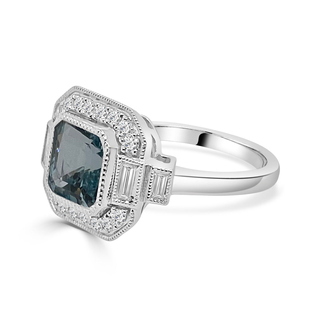 Vintage Aquamarine Ring in 18 Karat White Gold - Beautiful 2.27 Carat Gemstone