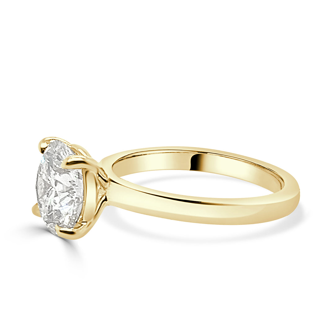 Timeless Love: 14 Karat Yellow Gold Round Shape Engagement Ring with Lab Diamond