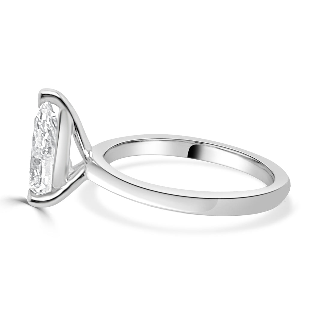 Dazzling Love: 14 Karat White Gold Pear Shape Engagement Ring with Lab Diamond