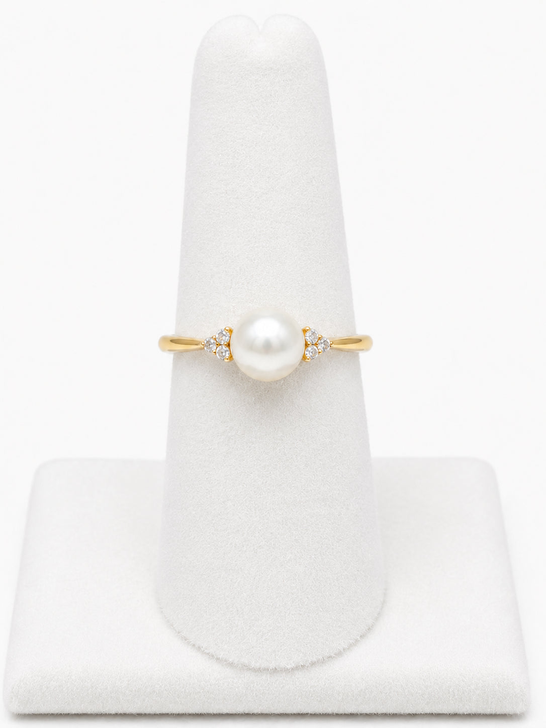 10 Karat Yellow Gold Pearl Ring with 6mm Round Accent